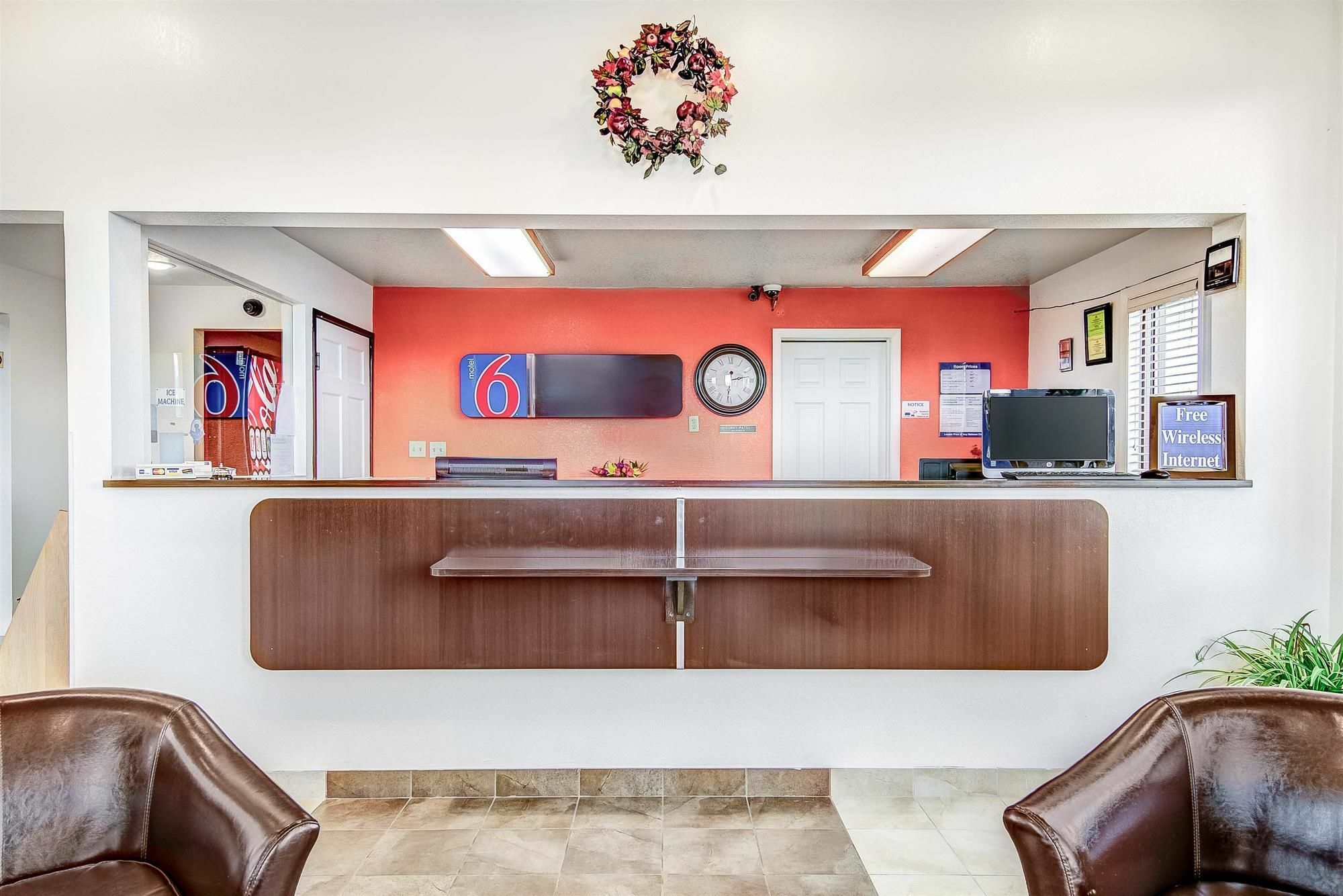 Motel 6-Colby, Ks Bagian luar foto